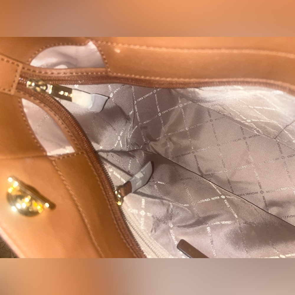 *BRAND NEW 🆕/UNUSED* Michael Kors Vanilla Jet Set Large Logo Shoulder Bag - Picture 10 of 16